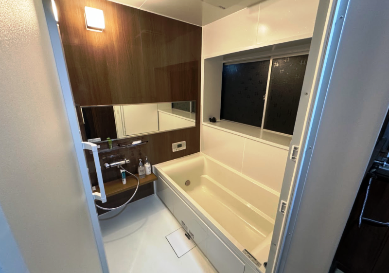 Detached house with custom loft and furnished items, ready for minshuku application