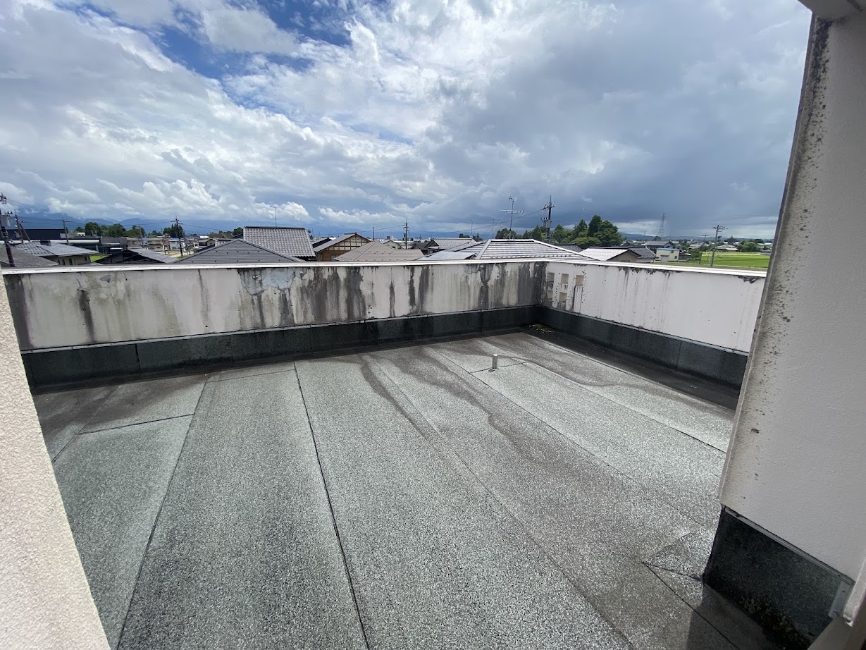 2000s concrete house, 8-min walk to station, Toyama