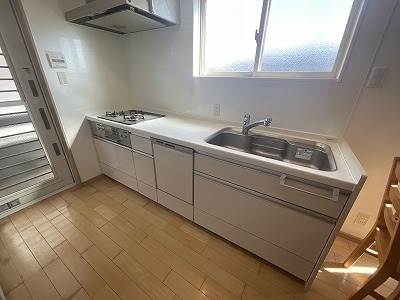 7LDK with Renovated Plumbing! Second Floor Building Also Available for Rental!