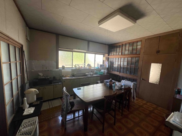 1970s wood house on a large plot in Tottori