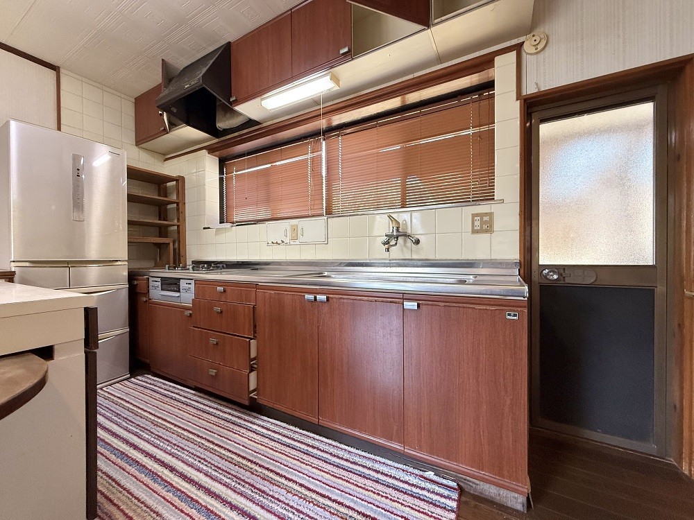 1980s wood house on a large plot in Yamakawanarukawa, Ibusuki