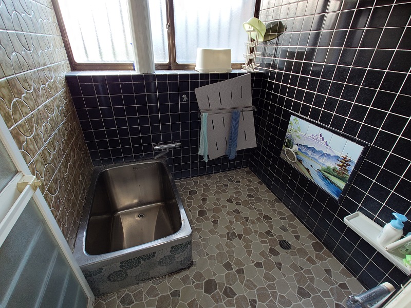 1970s wood house, 7-min walk to station, Tottori