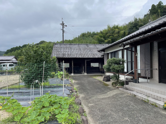 1990s wood house on a large plot in Miyazaki