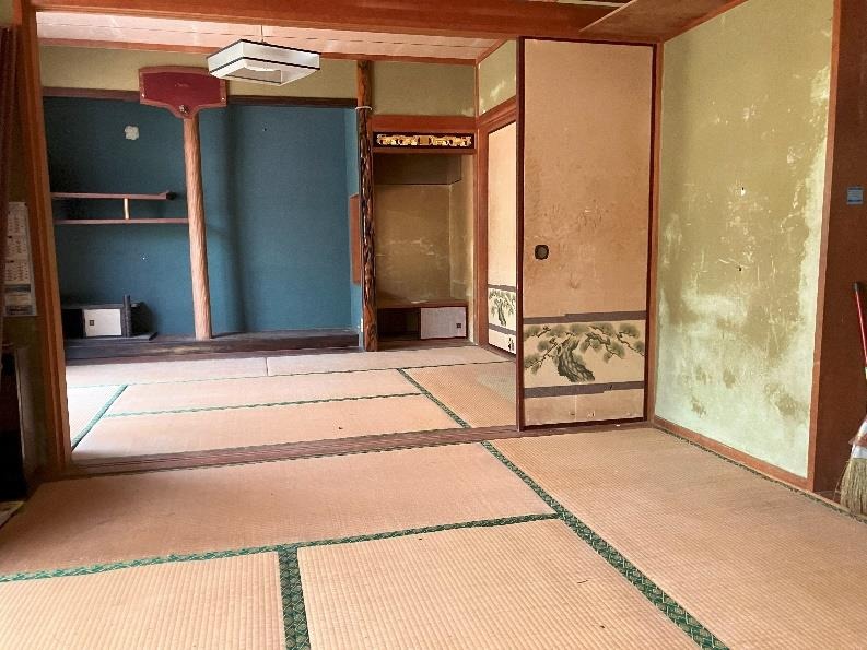 1970s concrete house in Nejime, Minamiosumi, farmland, approval needed