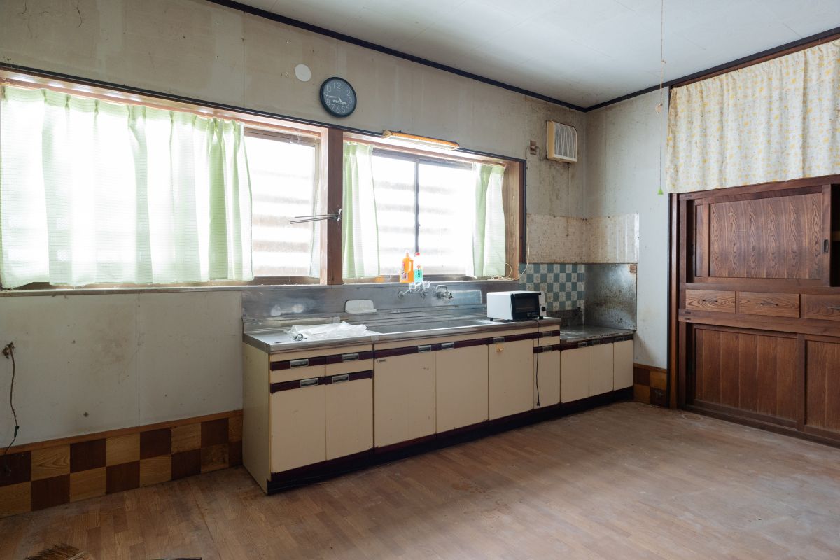 1980s wood house on a large plot in Yamagata