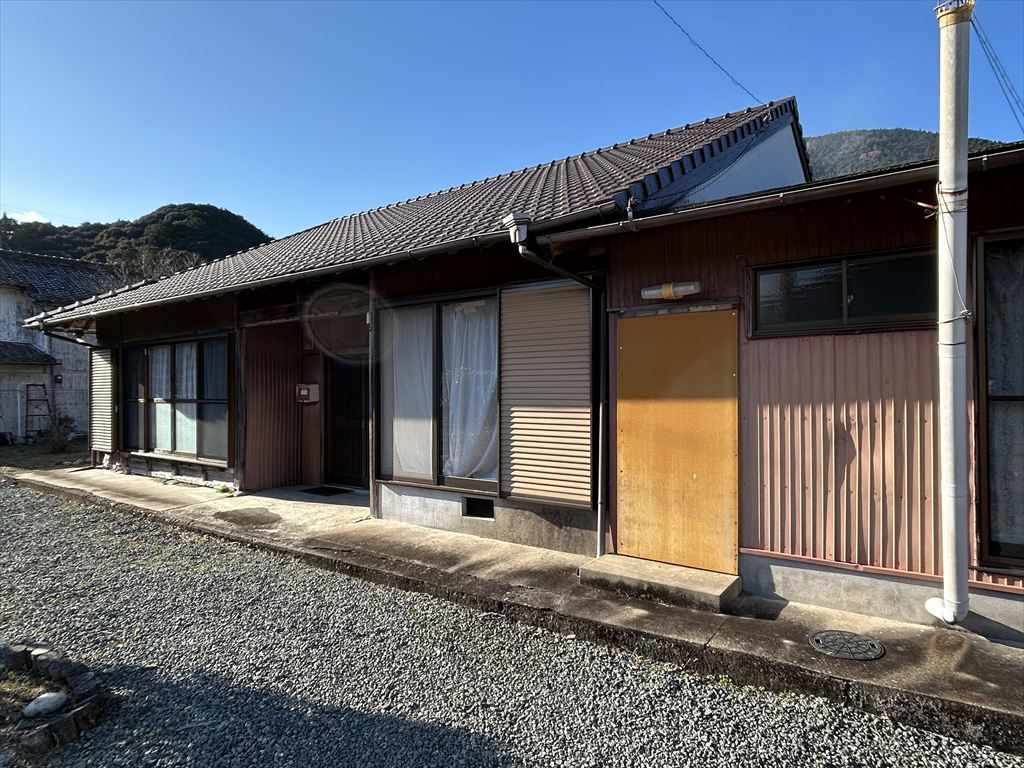 1910s wood house on a large plot in Mie