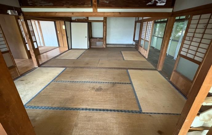 1960s wood house, 20-min walk to station, Sakaicho, Izumi