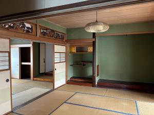 1970s wood house, 12-min walk to station, Fukui