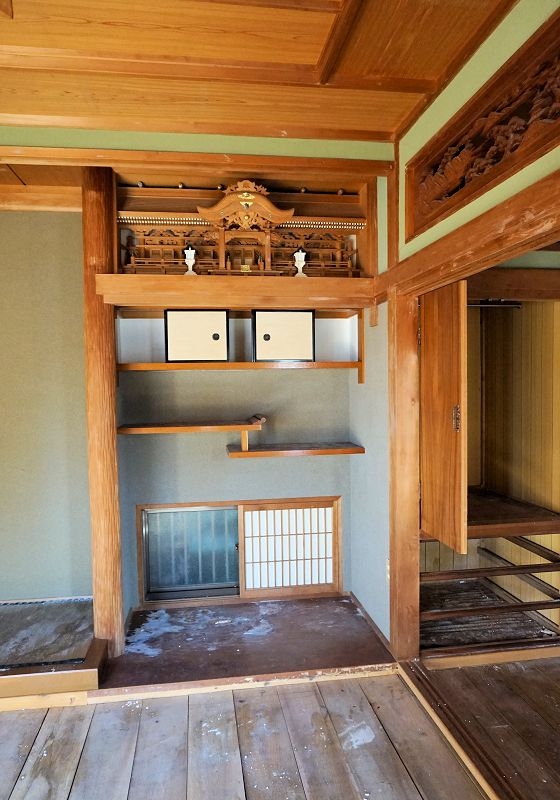 1970s wood house on a large plot in Tatsukushi, Tosashimizu