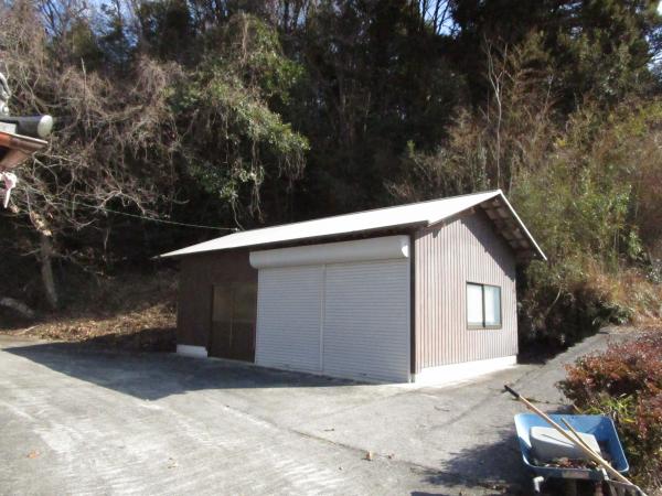 Wood house with storehouses in Oita