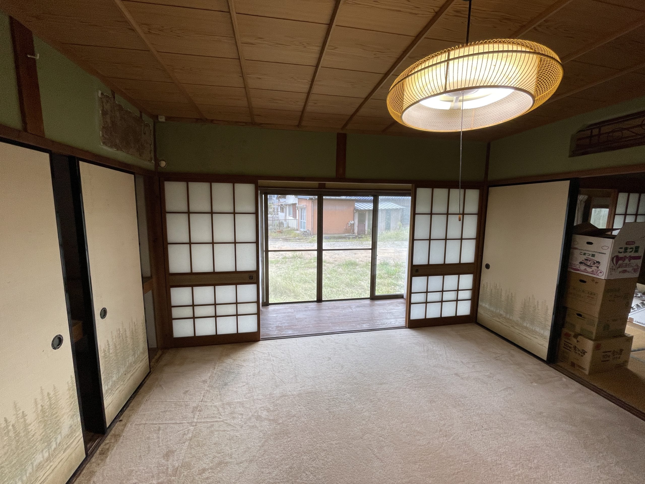 1960s wood house on a large plot in Gifu