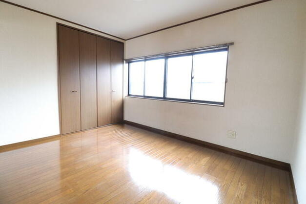 1990s wood house, 4-min walk to station, Kagawa