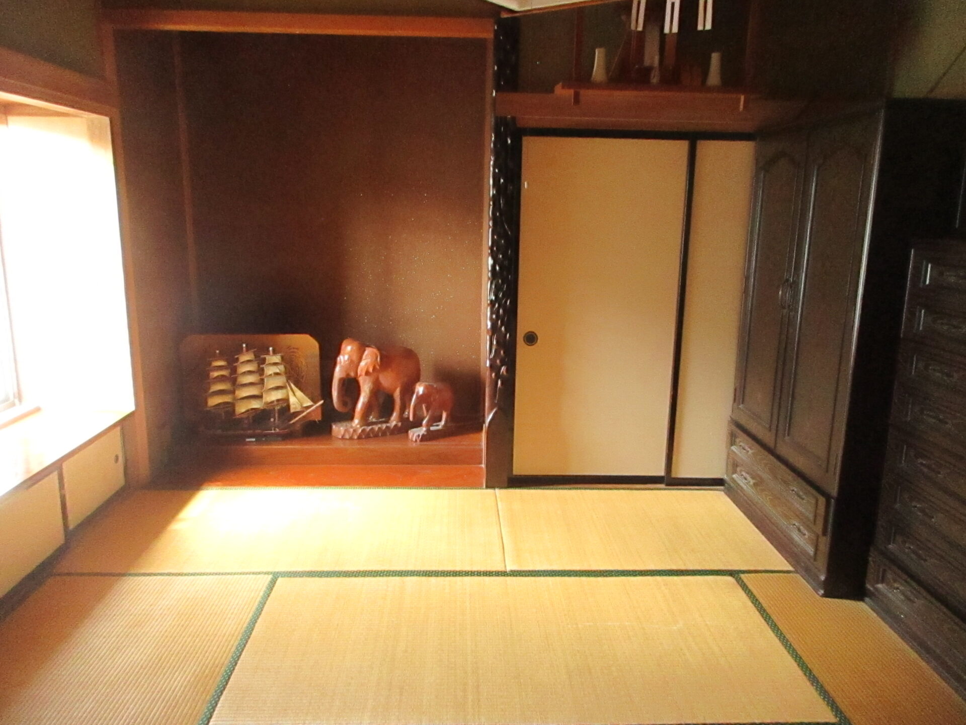 1970s wood house with storehouses in Shizuoka