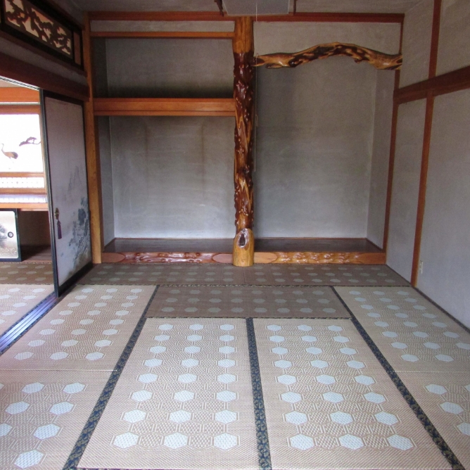 1970s wood house on a large plot in Aomori