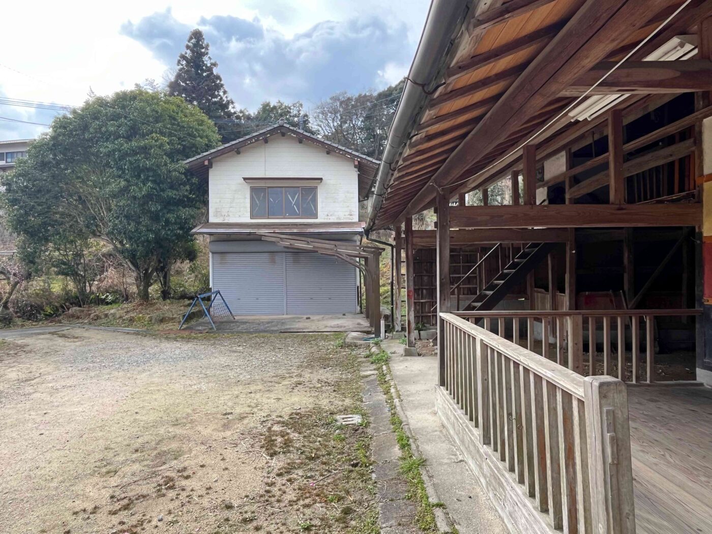 1960s wood house with storehouses in Fukuoka