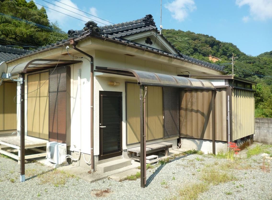 1980s wood house in Satsumayama, Ichikikushikino