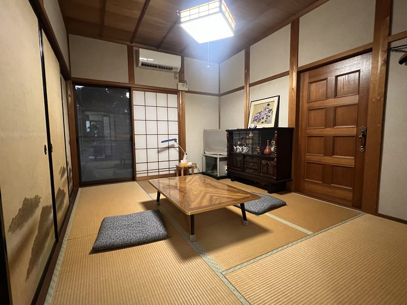 1990s wood house, 9-min walk to station, Tottori