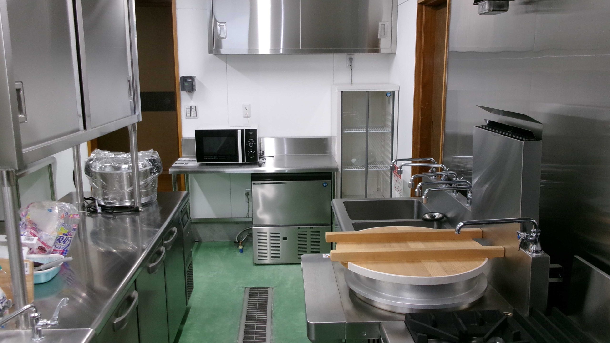 1980s wood house on a large plot in Toyama