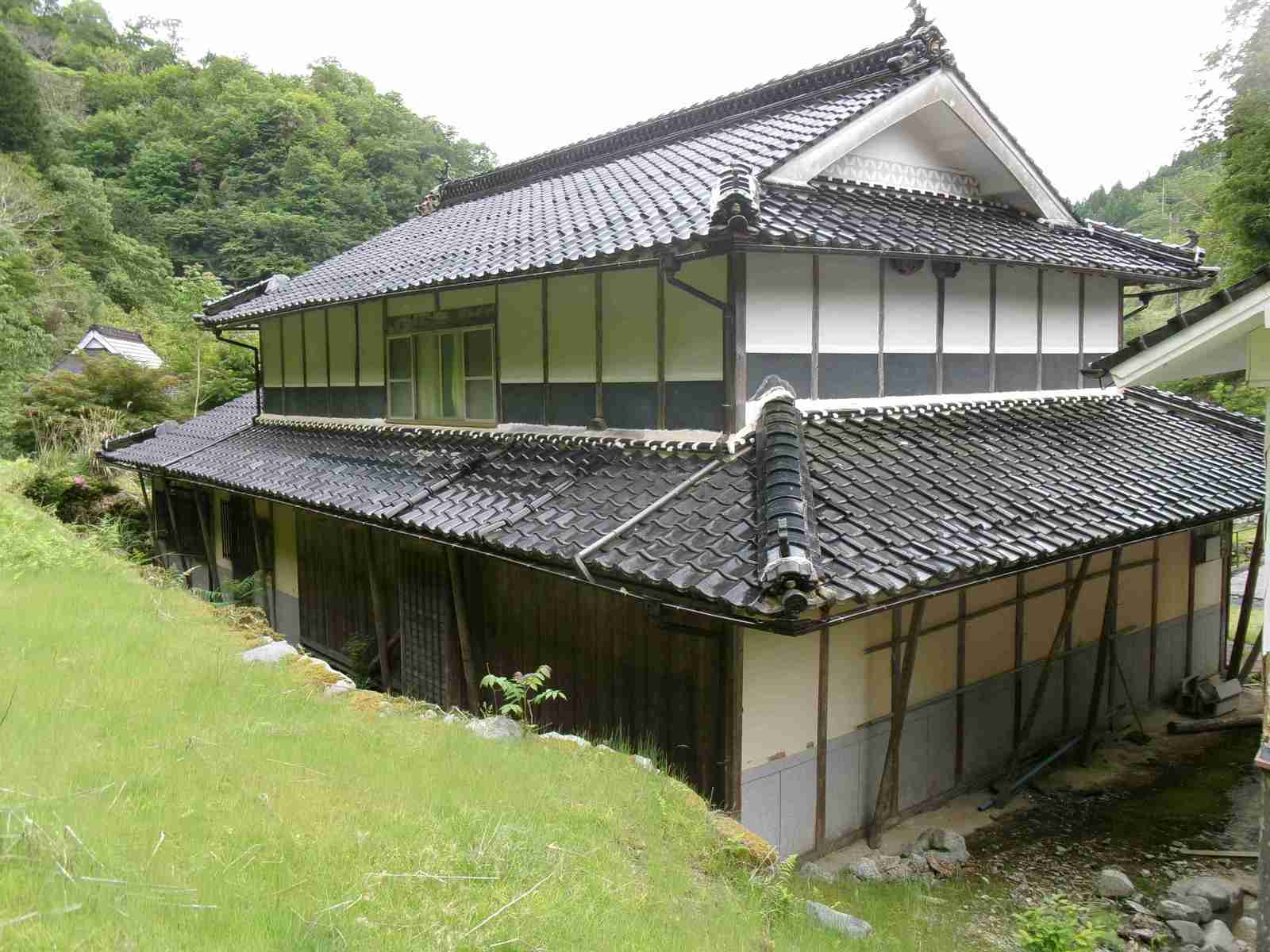1990s wood house on a large plot in Hyogo