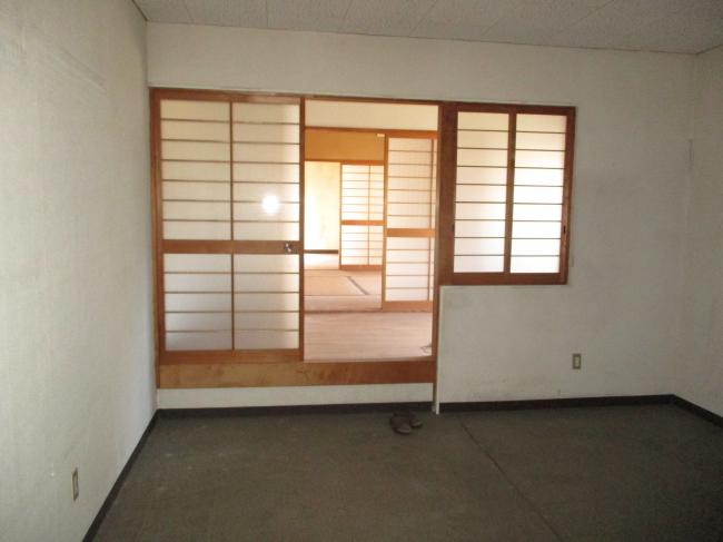 1990s wood house, 3-min walk to station, Okayama