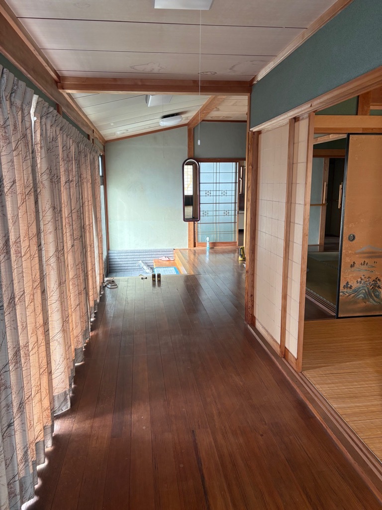 1980s wood house in Kochi