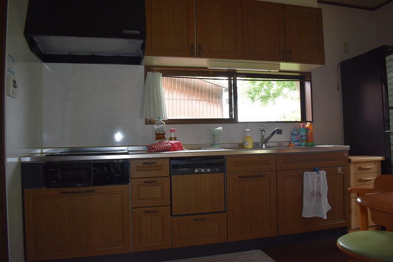 1980s wood house on a large plot in Tottori