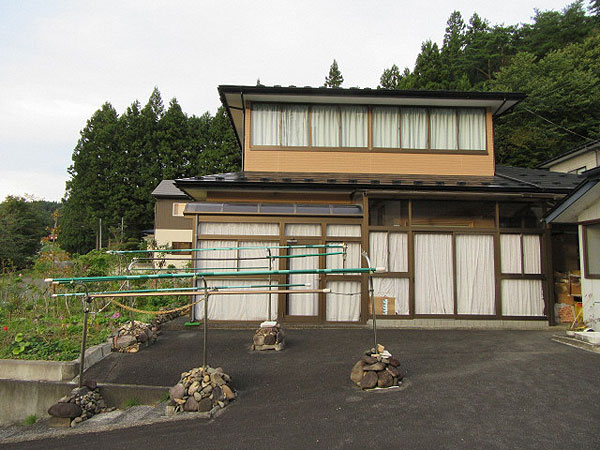 1990s wood house on a large plot in Iwate