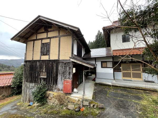 1930s wood house on a large plot in Tottori