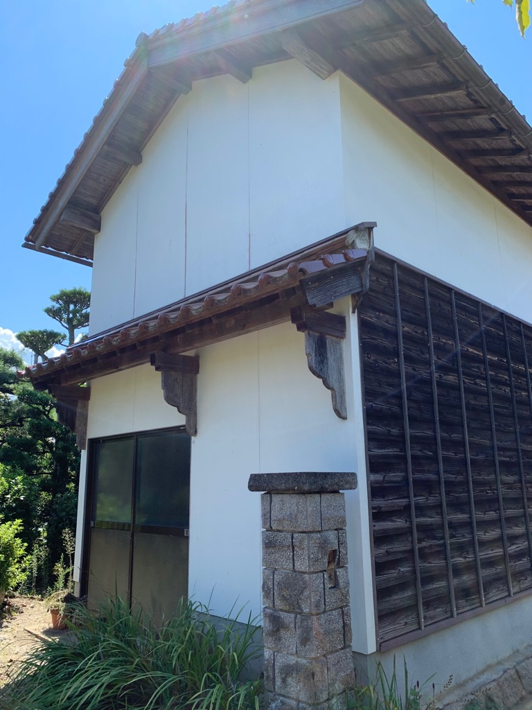 1960s wood house on a large plot in Tottori