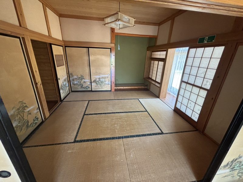 1980s wood house on a large plot in Iwate