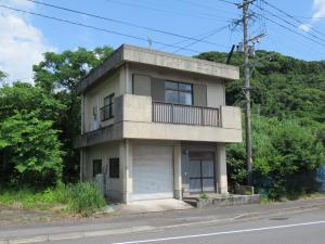 1990s concrete house near the coast in Futagawa, Tarumizu
