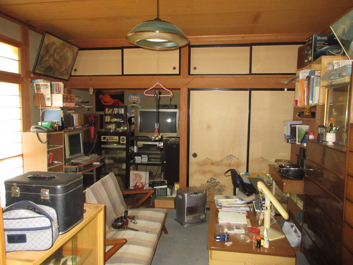 1980s wood house on a large plot in Iwate