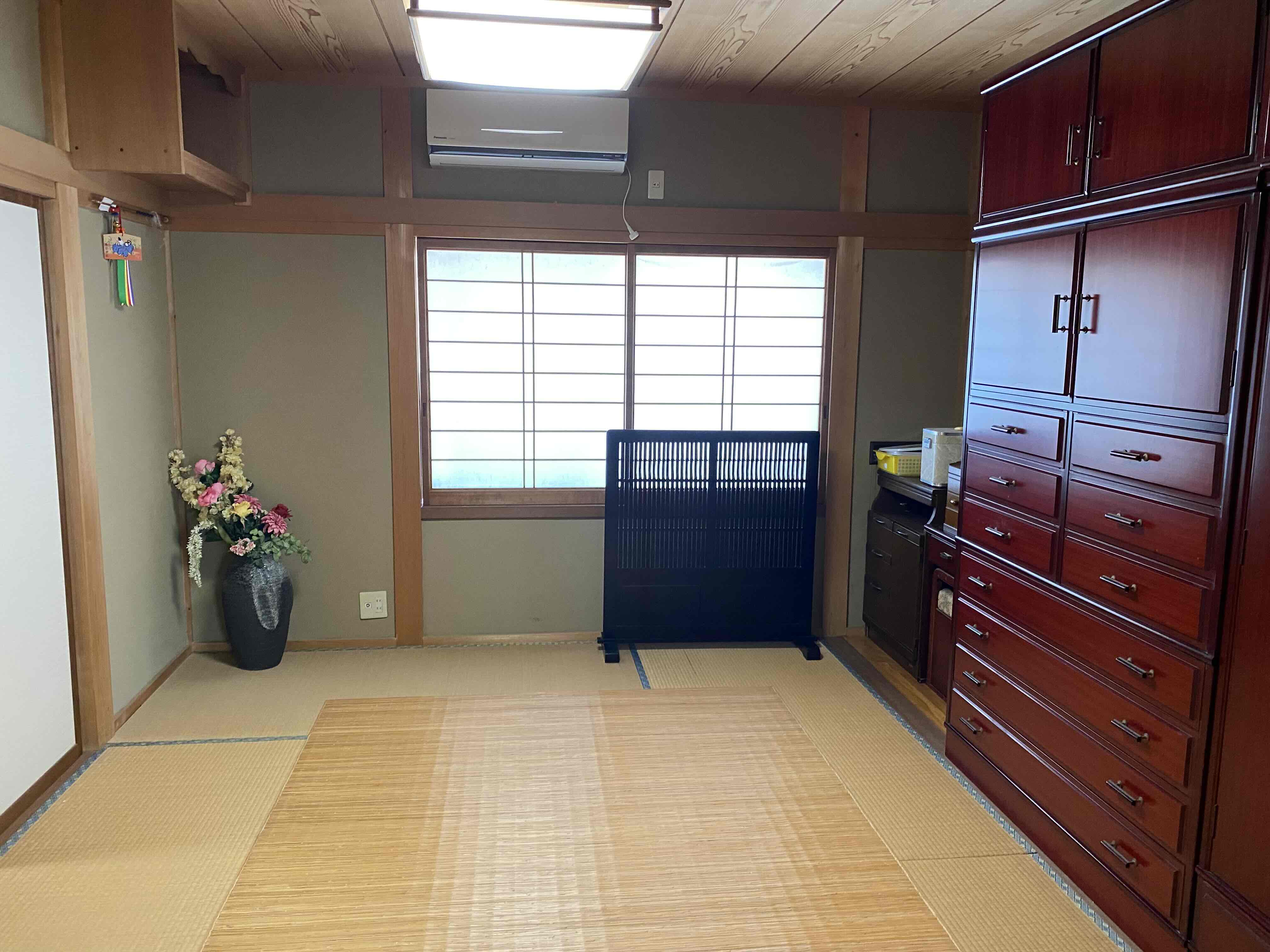 2000s wood house, 6-min walk to station, Tottori