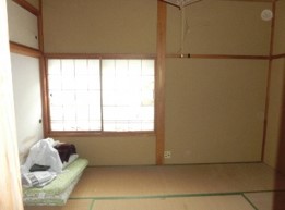 1970s wood house on a large plot in Niigata