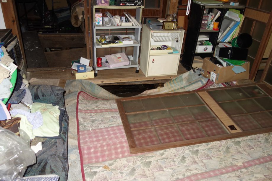 1950s wood house on a large plot in Nagasaki