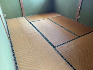 Property No. 81 - Convenient Shopping! A Small Shed Property with DIY Potential