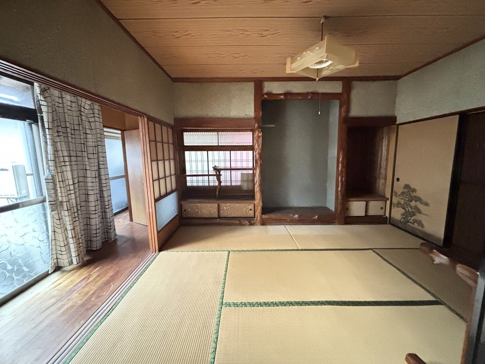 1950s wood house near the coast in Junicho, Ibusuki