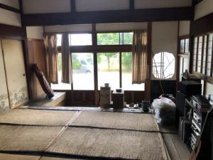 1960s wood house on a large plot in Niigata