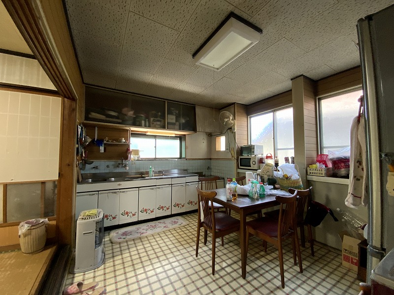 1950s wood house with storehouses in Yamaguchi