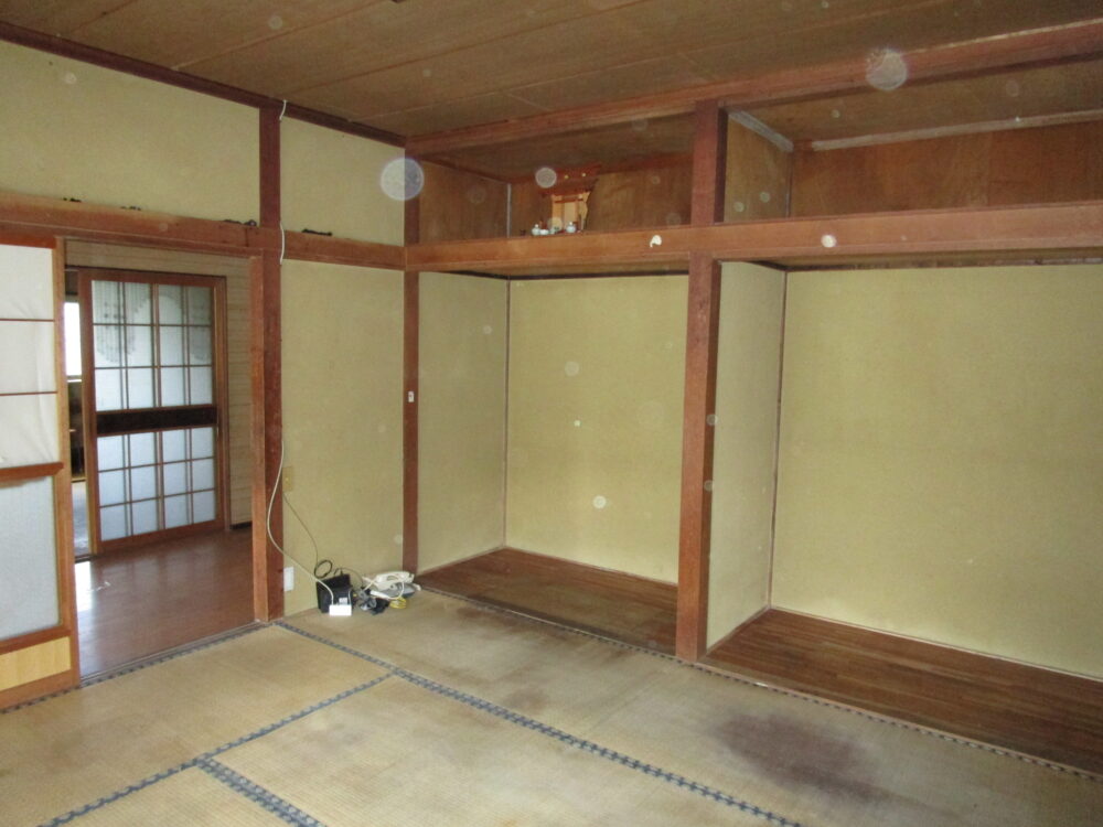 1980s wood house with outbuildings in Iwate