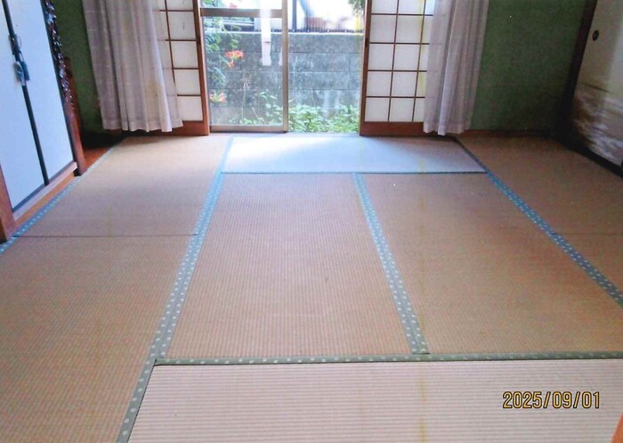 1990s wood house, 7-min walk to station, Kagawa