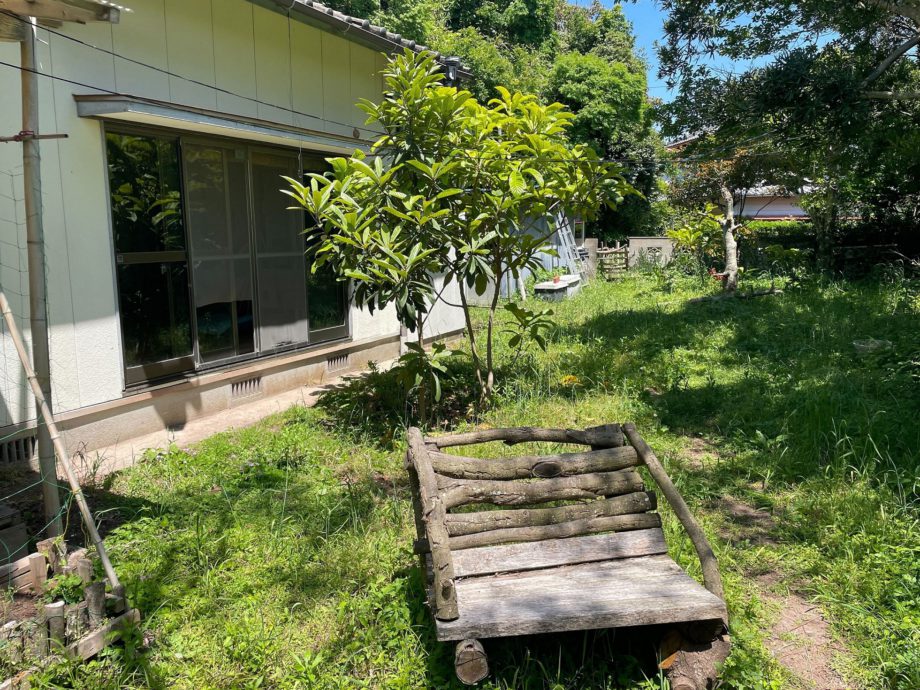 1970s wood house on a large plot in Nagasaki