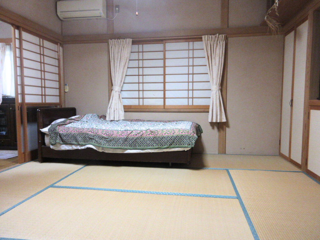 2000s wood house in Ibaraki