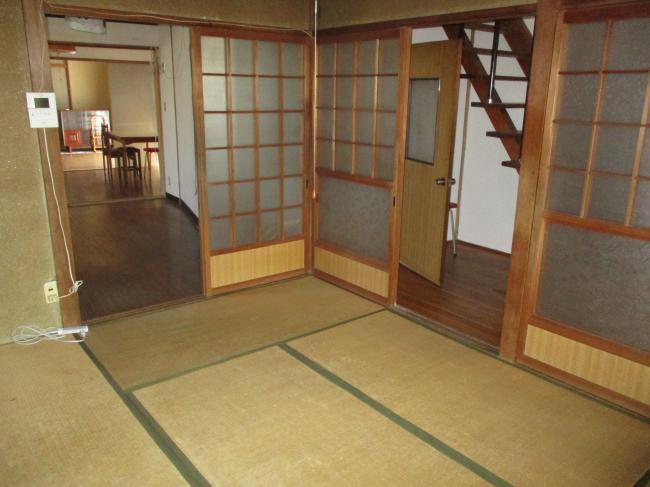 1970s wood house, 15-min walk to station, Okayama