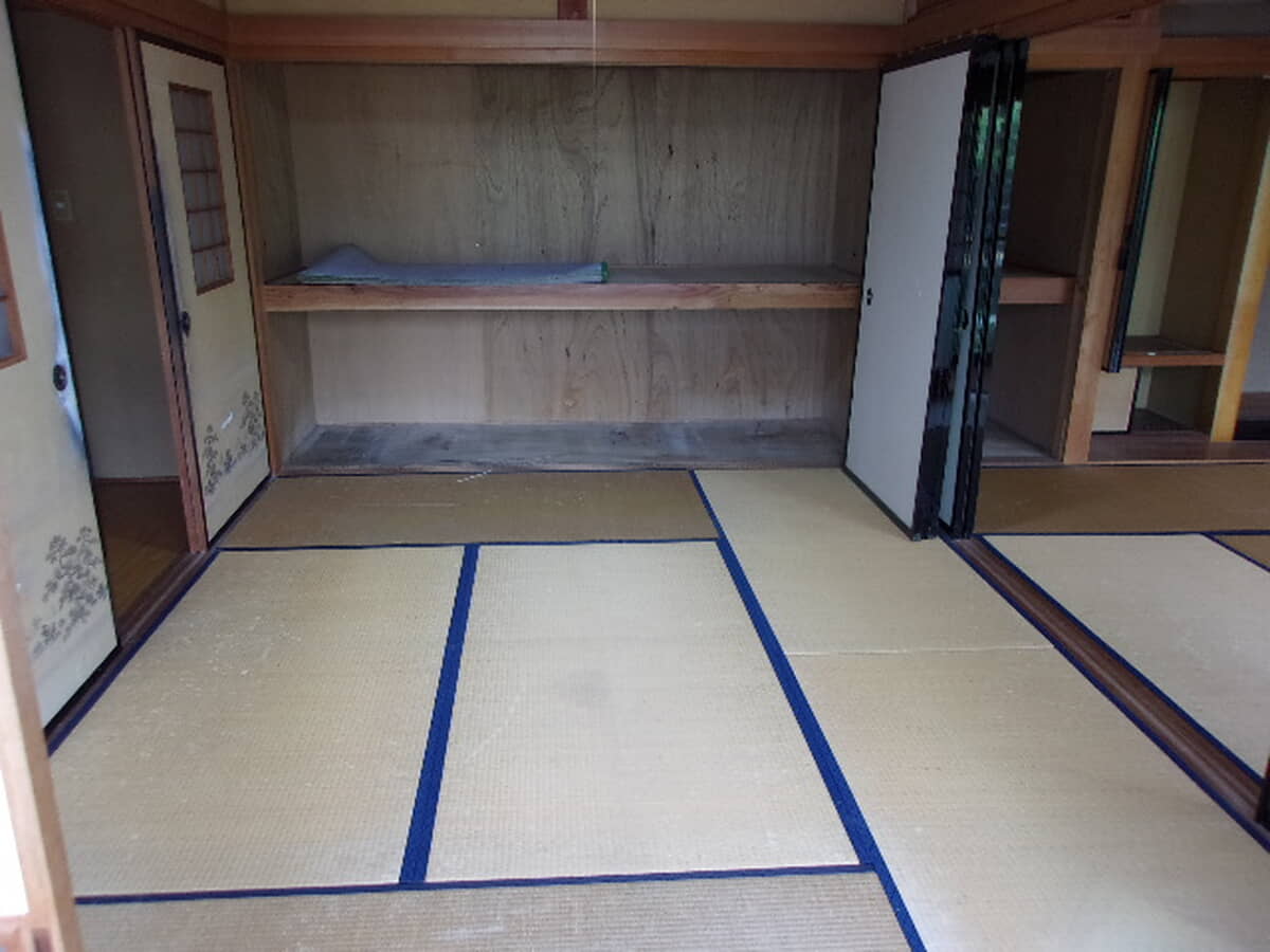 1990s wood house in Hiroshima