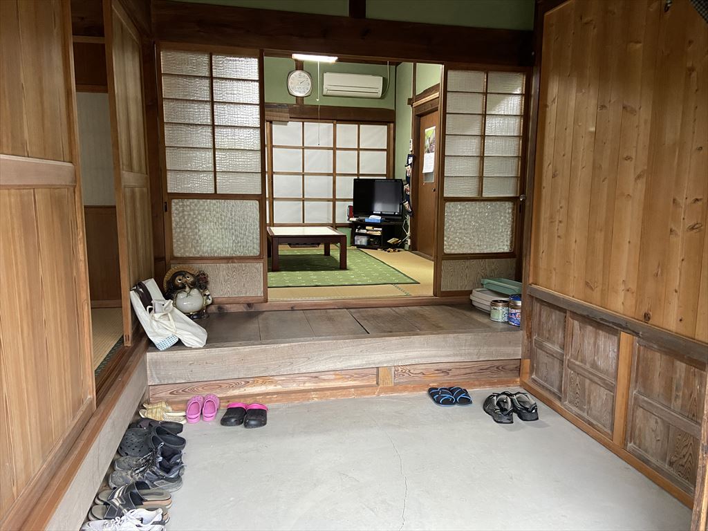 1960s wood house with storehouses in Mie