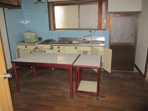 1980s wood house, 8-min walk to station, Ehime