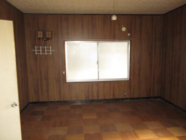 1900s wood house on a large plot in Okayama