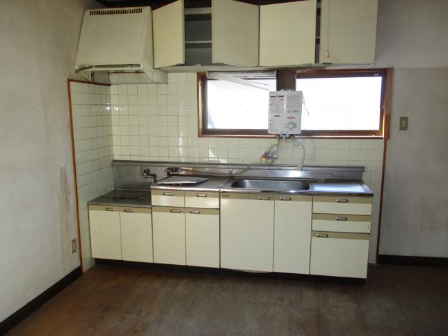 1990s wood house, 3-min walk to station, Okayama