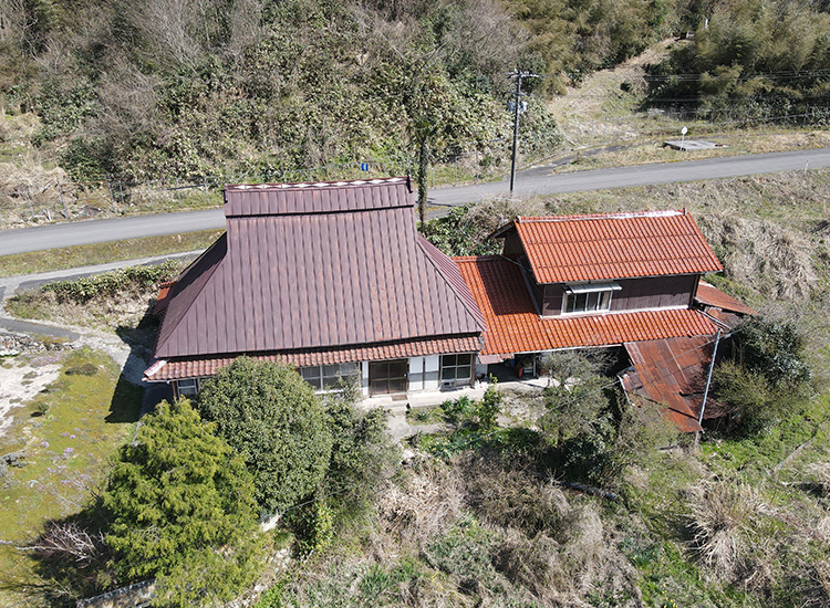 Wood house on a large plot in Shimane